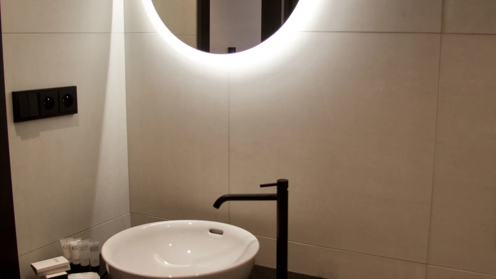 Chevron Hotel Prag 4*,
