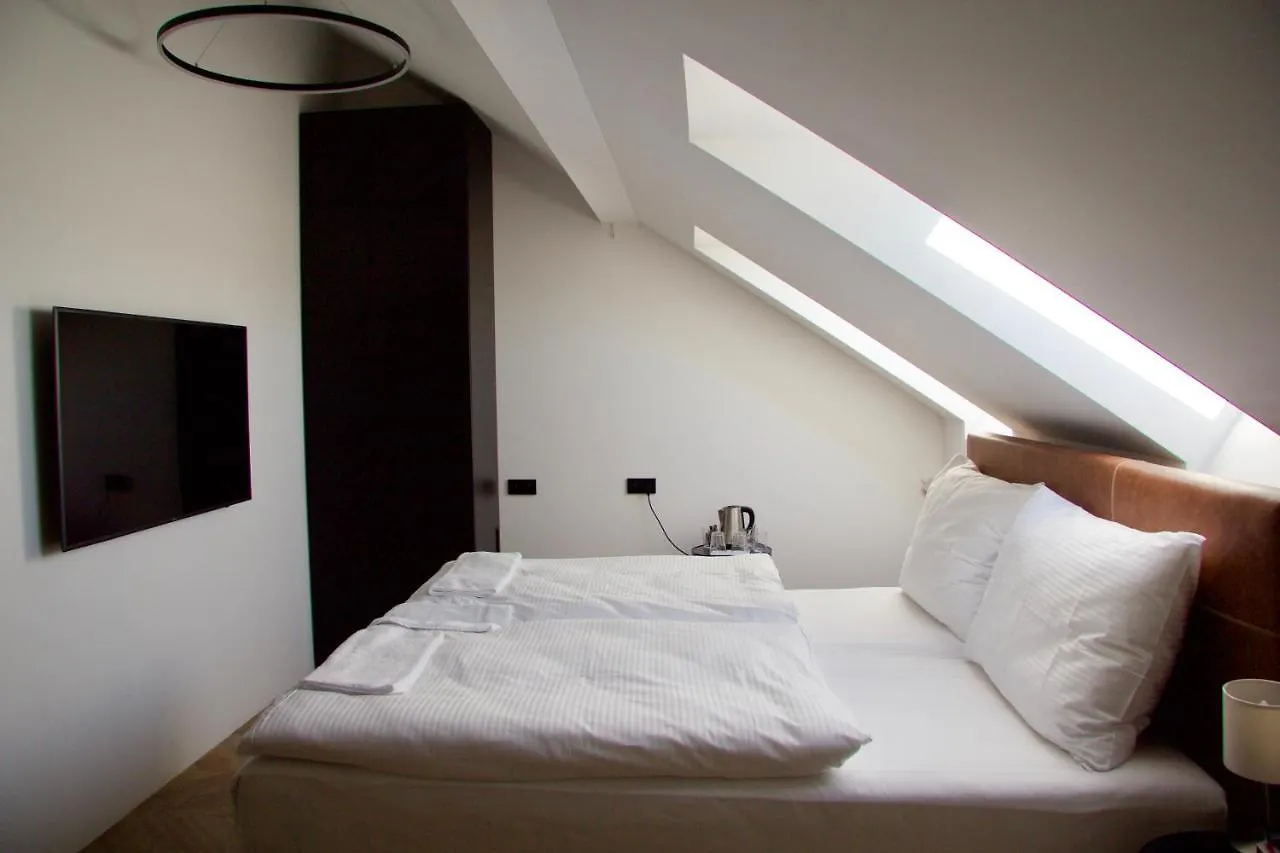 Chevron Hotel Praga 4*,